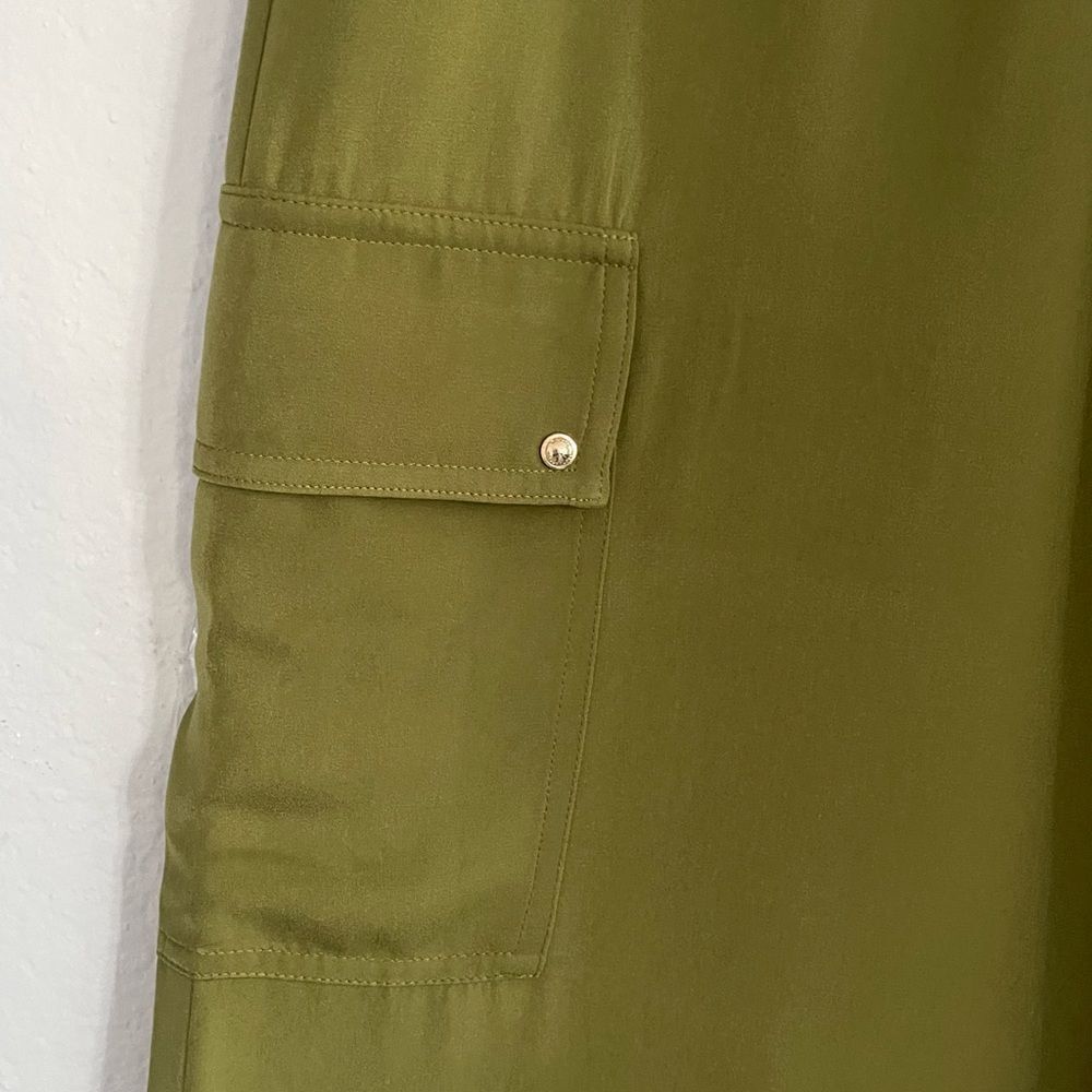 Micheal Kors - Cargo Pants Size: Large           Color: Smoky Olive - Picture 4 of 8